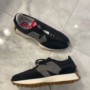 New Balance 327 sneaker